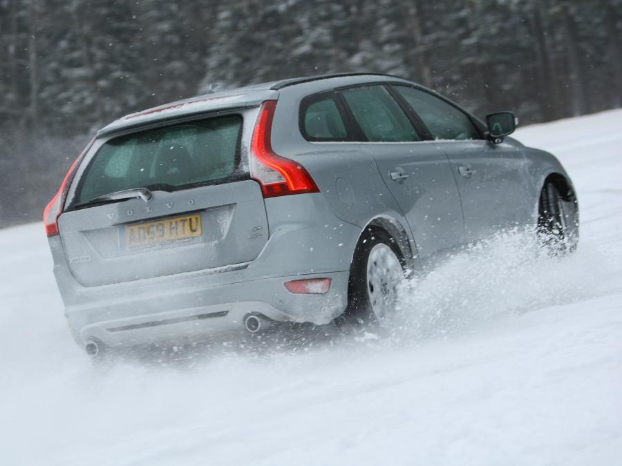  Volvo XC60 R-Design 2009 года  (UK) (фото 10 из 29)